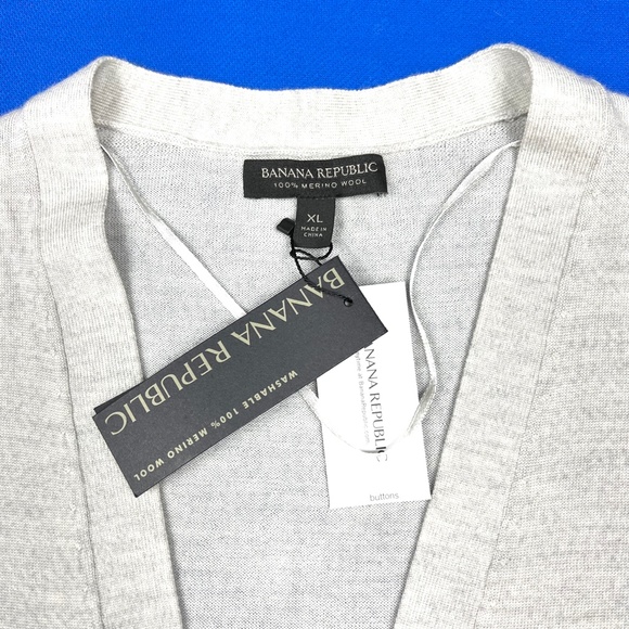 🚫SOLD! |•NWT🎁🤩 |•BANANA REPUBLIC•| 100% Merino Wool Cardigan Sweater - Picture 3 of 10